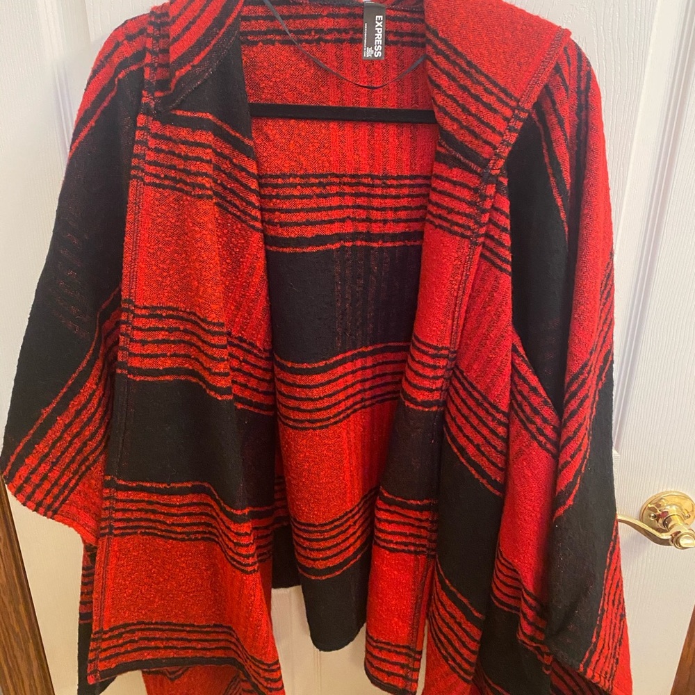 Stunning EXPRESS Cape